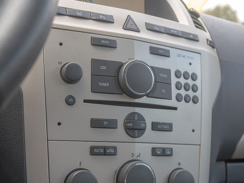 Opel Zafira (2008) 1.9CDTi 88KW SPORT – 7 sedadel - fotka 22 z 48