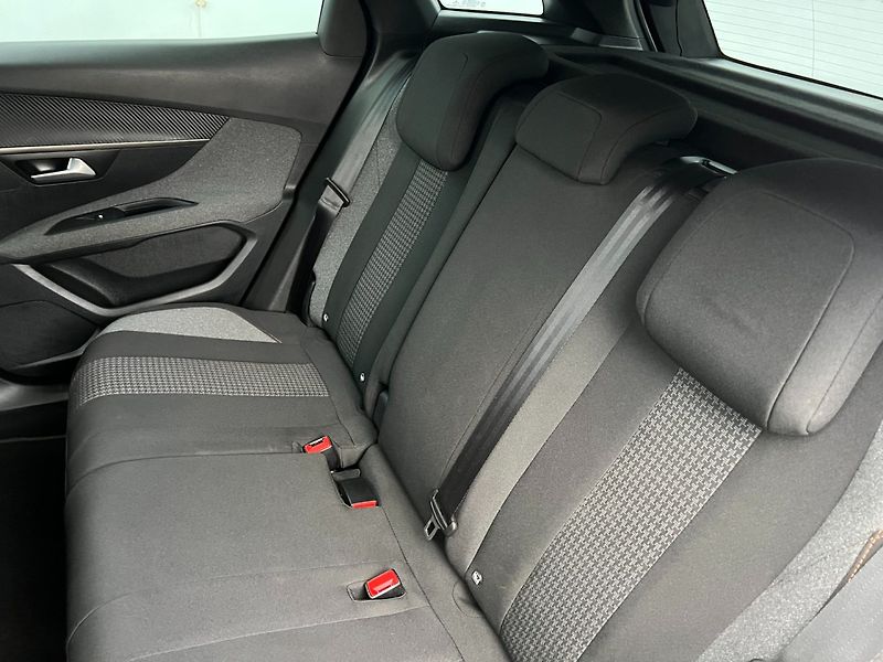 Peugeot 3008 (2022) 1.2PT 96kW! Navi! Full LED! - fotka 18 z 34
