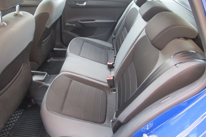 Škoda Fabia 1.0 TSi KLIMA VYHŘ. SEDADLA - fotka 20 z 25