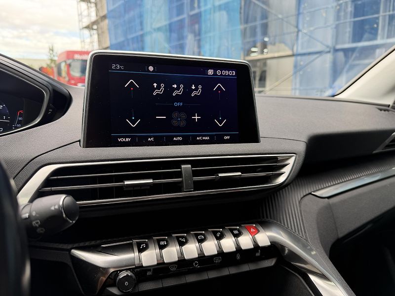 Peugeot 5008 (2017) ALLURE PureTech 130k EAT6 - fotka 24 z 39