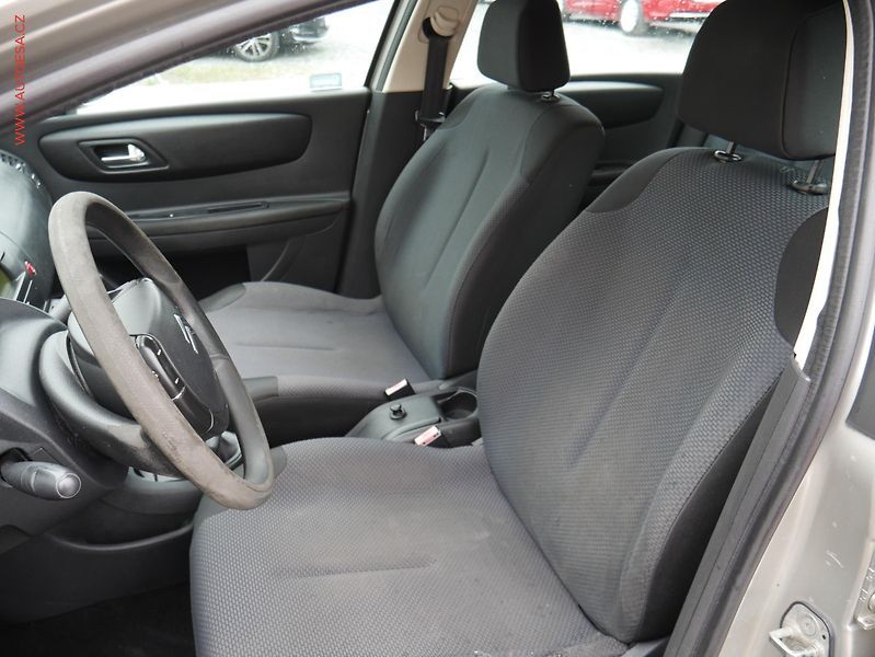Citroën C4 (2007) 1.4i, ČR - fotka 9 z 16