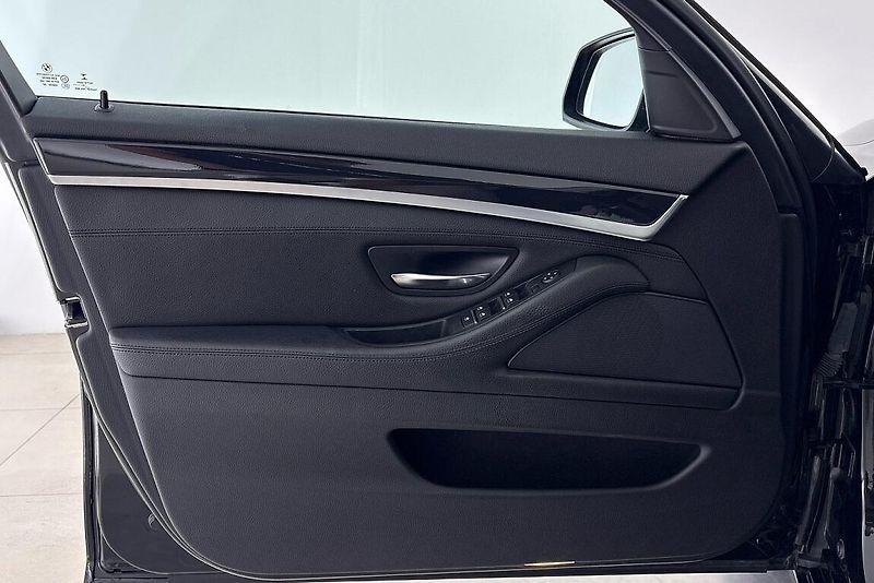 BMW Řada 5 řady 5 | 525 xDrive - fotka 13 z 22
