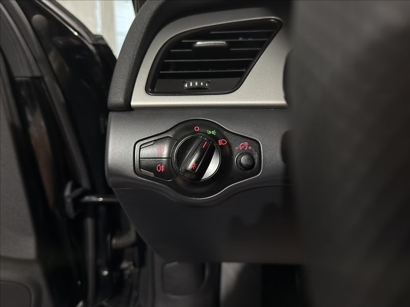 Audi A4 1,8   TFSI B8 BI-XENON ALU R18 - fotka 11 z 33