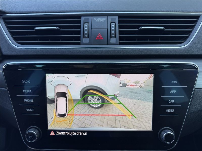 Škoda Superb 2,0 TDI DSG STYLE 1.maj. ČR - fotka 45 z 50