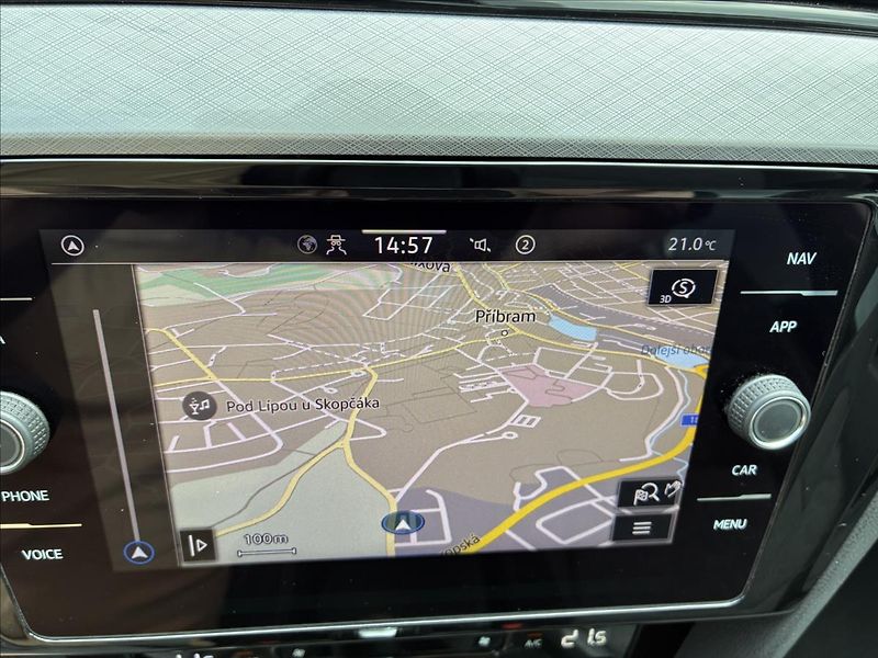 Volkswagen Passat 2,0 TAŽNÉ,IQ LIGHT,KAMERA - fotka 29 z 32