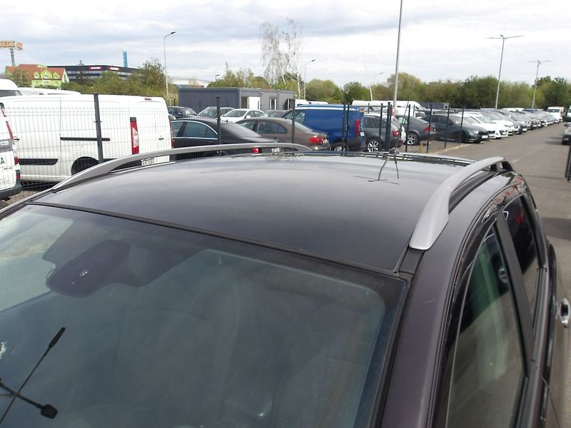 Nissan Qashqai (2009) 2,0i 104kW AUTOMAT !! - fotka 23 z 25
