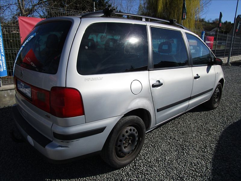 Volkswagen Sharan 1.9TDi aut. klima, 7 míst - fotka 4 z 43