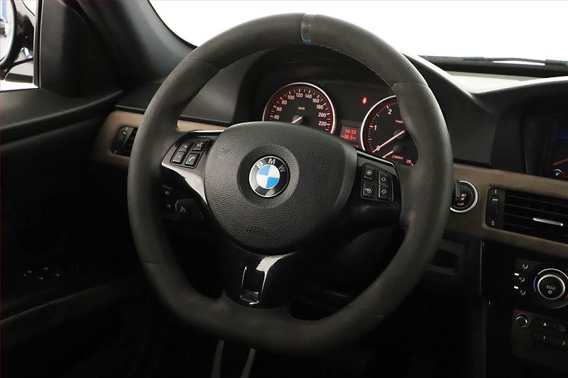 BMW Řada 3 (2010) 330 d, Automat, po STK - fotka 14 z 15