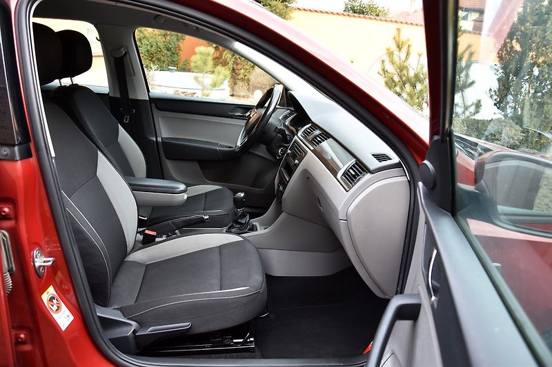 Škoda Rapid 1.6 TDi CR SPACEBACK STYLE - fotka 28 z 33
