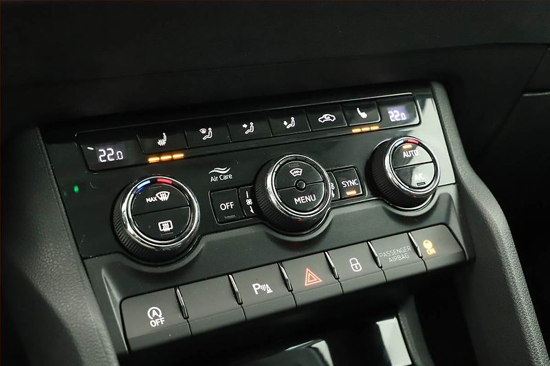 Škoda Karoq (2025) 2.0 TDI, Drive, FullLed - fotka 14 z 16