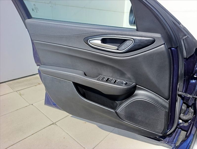 Alfa Romeo Giulia 2,2 JTD Automat Navi ,Tempomat - fotka 11 z 33
