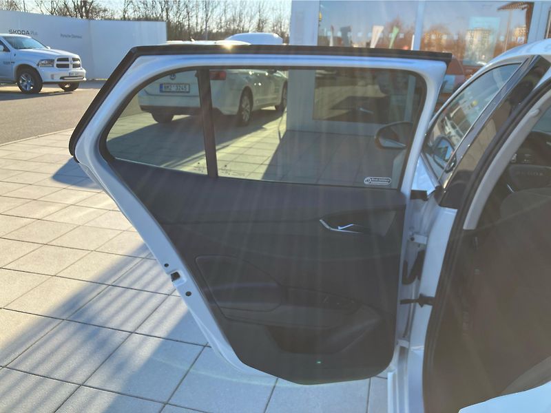 Škoda Fabia 1.0 TSi 70 kW TOP SELECTION - fotka 26 z 30