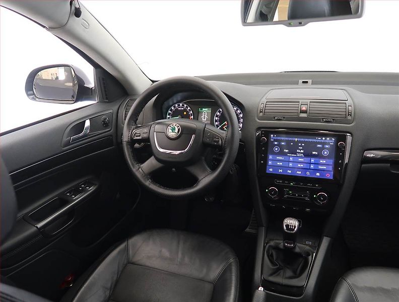 Škoda Octavia (2010) Laurin&Klement 2.0 TDI - fotka 7 z 25