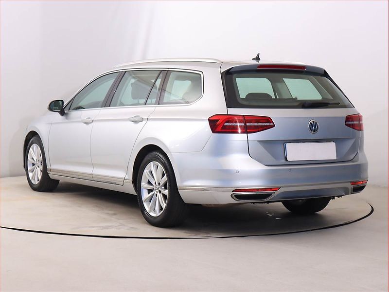 Volkswagen Passat (2017) 2.0 TDI, Kůže, Navi, Tempomat - fotka 4 z 24