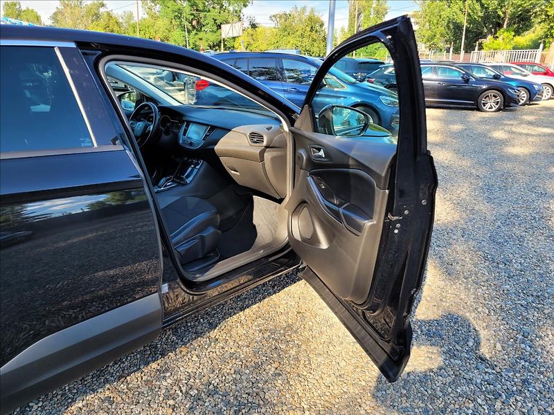 Opel Grandland X 1,6 PHEV,E-AT,Elegance,led,nav - fotka 9 z 50