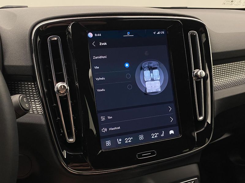 Volvo XC40 PURE ELECTRIC REZERVACE - fotka 48 z 52