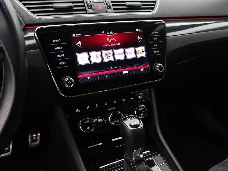 Škoda Superb 2.0 TSI 206kW DSG Sportline - fotka 17 z 30