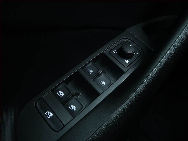 Škoda Scala (2024) Monte Carlo 1.0 TSI - fotka 18 z 23