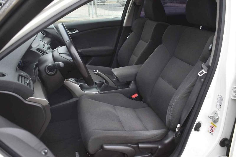 Tentokrát jsem otestoval dvanáctiletý kombík Honda Accord