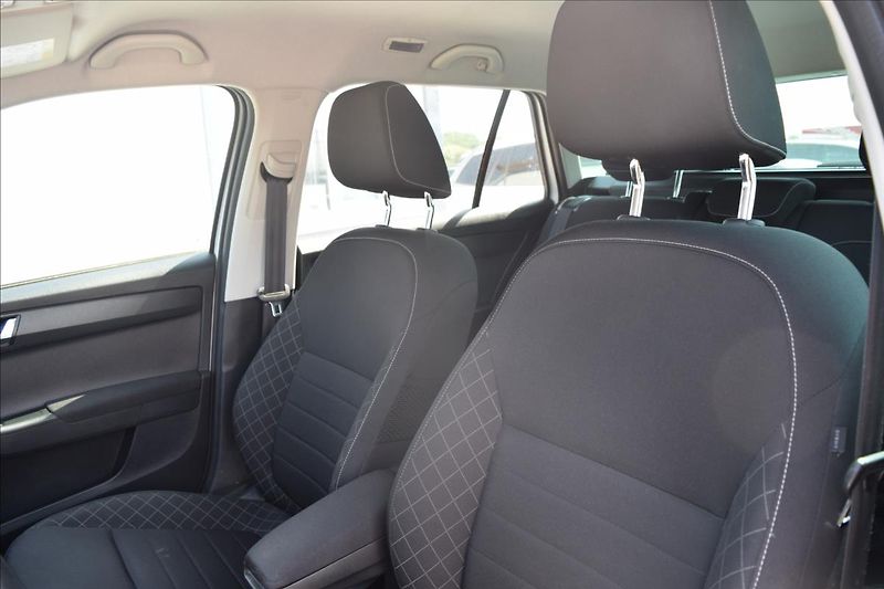 Škoda Fabia 1,2 TSI 66KW TOP VÝBAVA - fotka 14 z 49