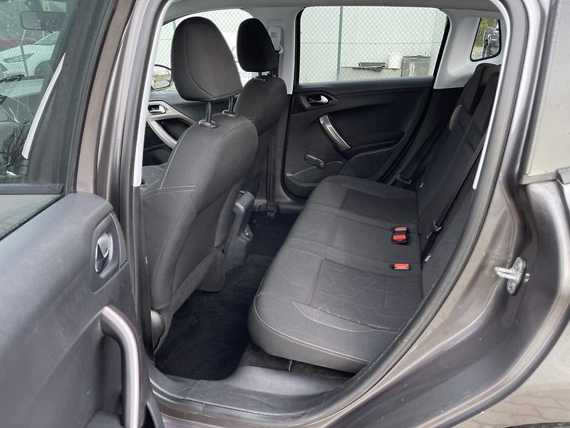 Peugeot 2008 Style 1.2 PureTech serviska - fotka 7 z 16
