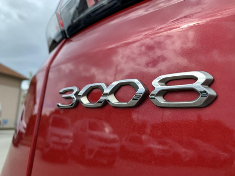 Peugeot 3008 ALLURE PACK 1.5 BHDi 96kW AT8 - fotka 23 z 28
