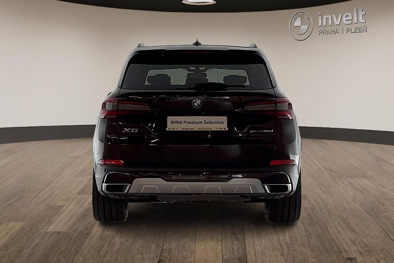 BMW X5 xDrive30d - fotka 4 z 27