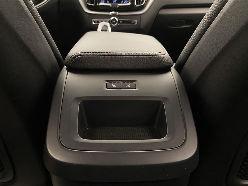 Volvo XC60 B5 AWD INSCRIPTION AUT  - fotka 33 z 51