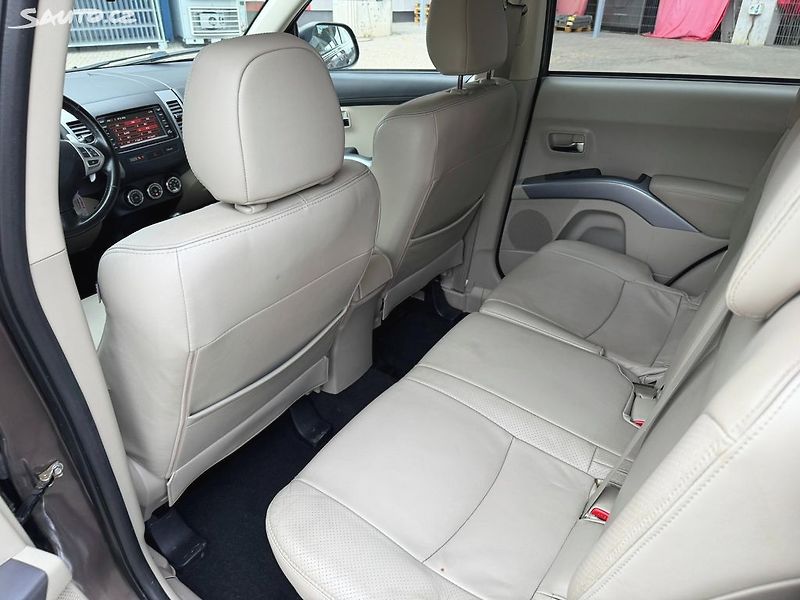 Citroën C-Crosser (2012) 2.2HDi, 115kw 4x4 Aut. 7 míst - fotka 13 z 18