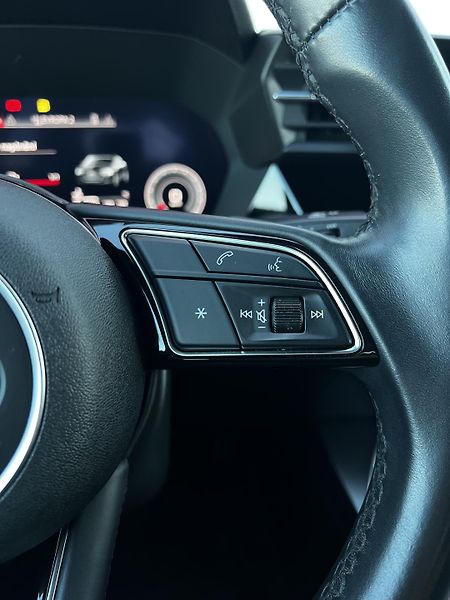Audi A3 35TFSI 110kW Aut S-Line DPH TZ - fotka 11 z 23