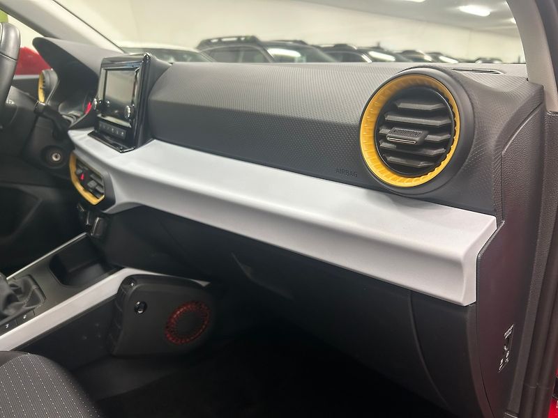 Seat Arona (2022) 1.0 TGI MAN Style 2020 | Záruk - fotka 21 z 45
