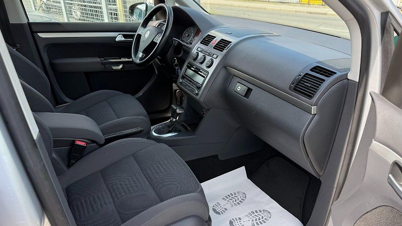 Volkswagen Touran (2009) 1.4TSi 125kW *7míst*ALU*DSG* - fotka 15 z 22