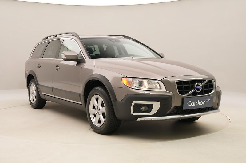 Volvo XC70 D5 AWD SUMMUM REZERVACE - fotka 7 z 49