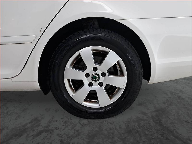 Škoda Octavia (2012) 1.4 TSI, rezervace - fotka 14 z 17