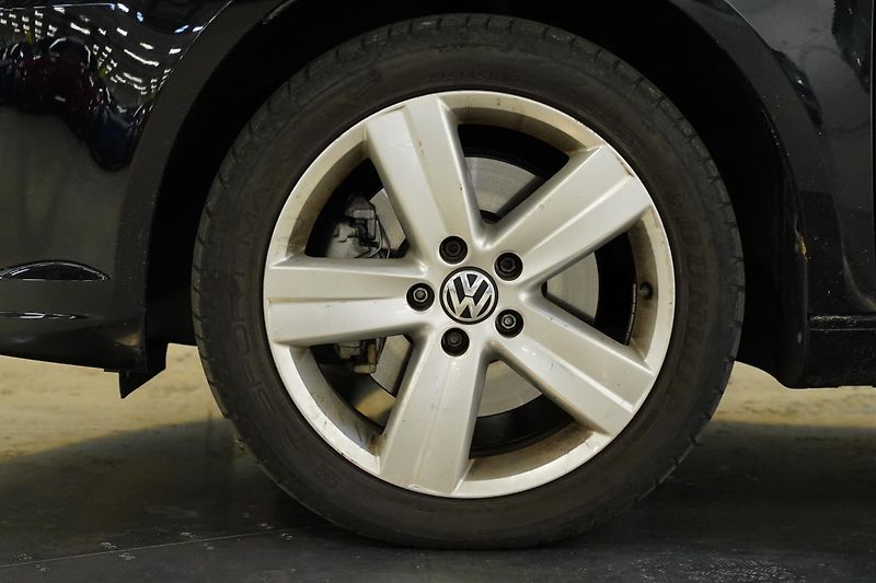 Volkswagen Touran - fotka 10 z 26