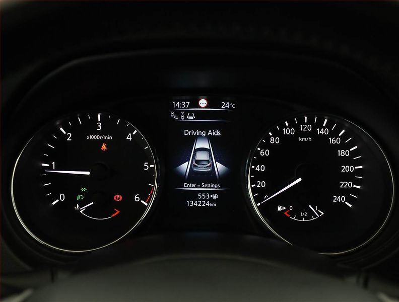 Nissan Qashqai (2015) Tekna 1.6 dCi, 4X4 - fotka 9 z 19