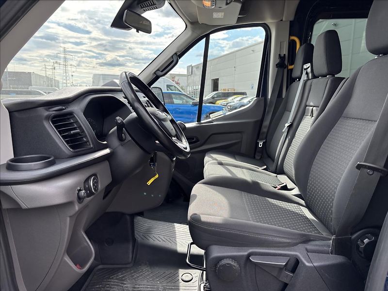 Ford Transit 2,0 EcoBlue MHEV Kombi L2 DPH - fotka 19 z 36