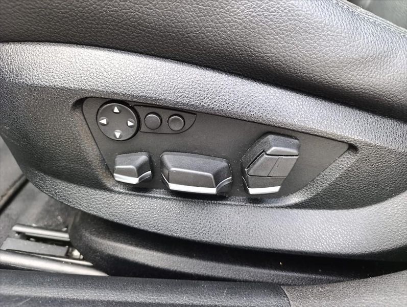 BMW Řada 5 3,0 530d Aut., Navi Kůže Tažné - fotka 34 z 45