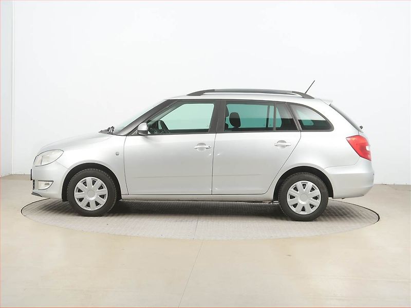 Škoda Fabia (2014) Ambiente 1.2 TSI, Serv.kniha - fotka 3 z 14