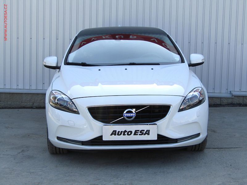 Volvo V40 (2014) 2.0D, AC, bixen, park.asist - fotka 2 z 15