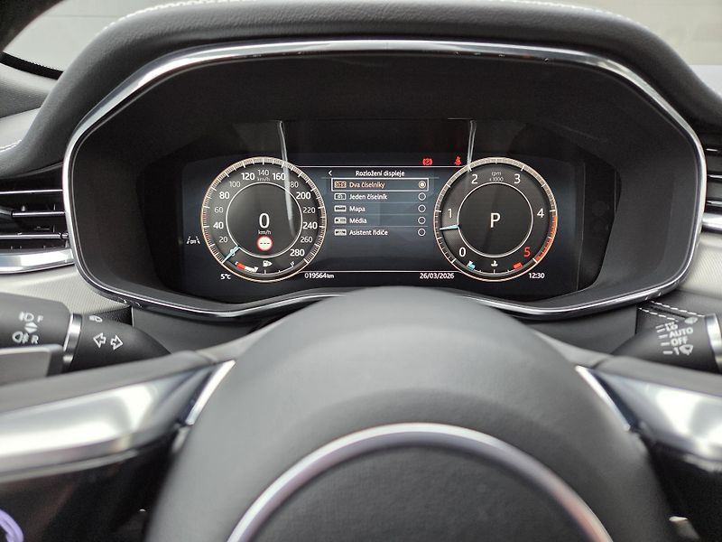 Jaguar F-Pace D300 ED90th HUD PANO ZÁR-2030 - fotka 25 z 48