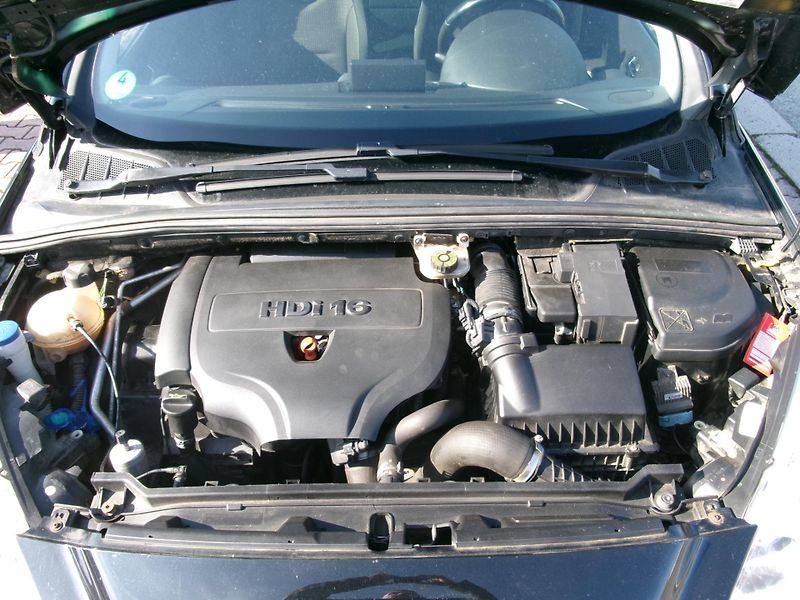 Peugeot 308 (2013) SW 2,0HDI NAVI AC BT TEMP - fotka 28 z 28