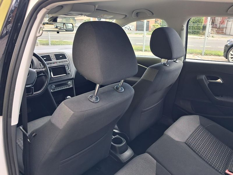 Volkswagen Polo (2016) 1,0MPi POUZE 65t.km! VYHŘ.SED. - fotka 17 z 45