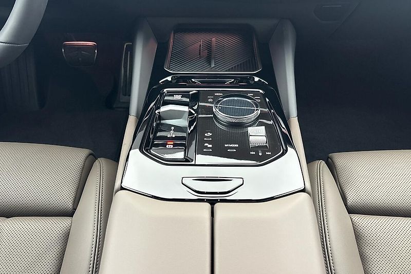 BMW Řada 5 540d xDrive Touring - fotka 10 z 13
