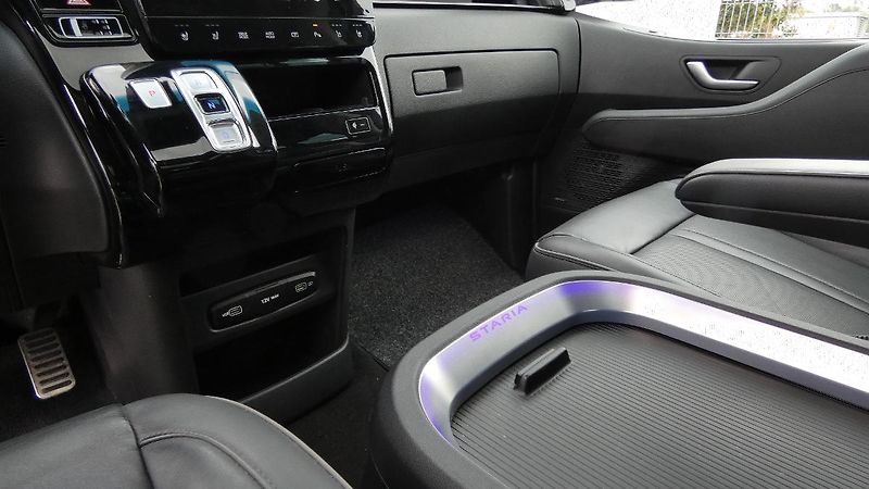 Hyundai Staria 2.2 CRDi Luxury 4x4 Auto - fotka 6 z 32