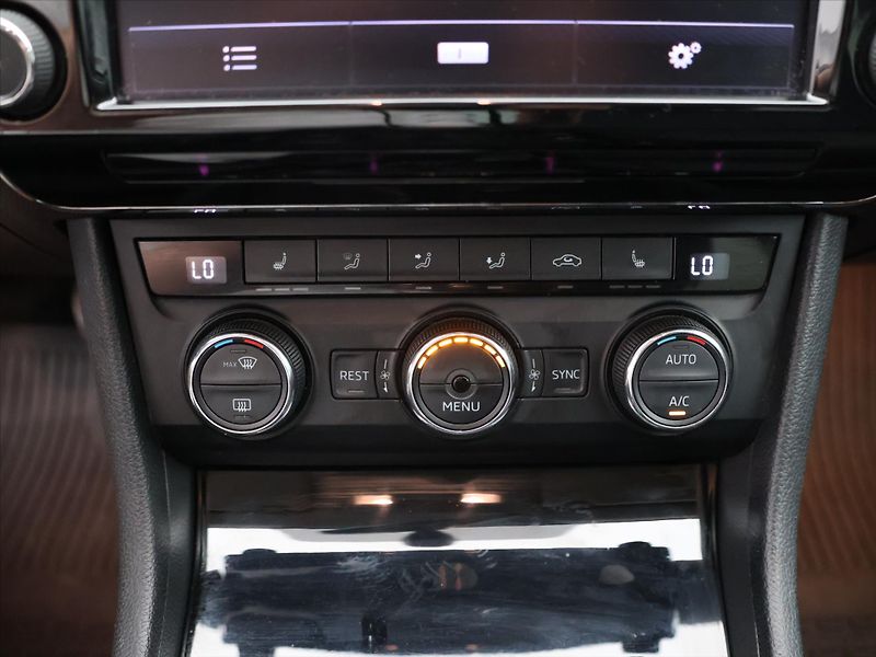 Škoda Superb 2,0 TDI 110kW Ambition DPH CZ - fotka 18 z 26