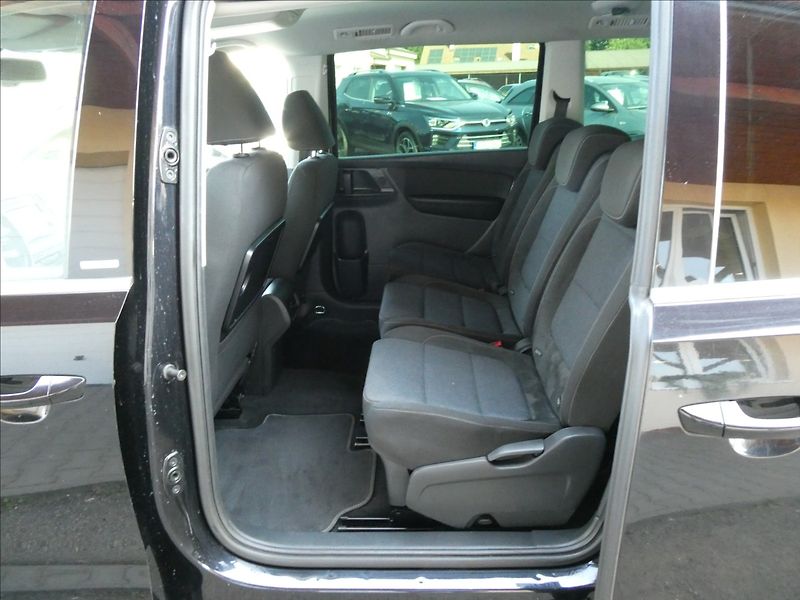 Volkswagen Sharan 2,0 TDi DSG STYLE serviska - fotka 23 z 48
