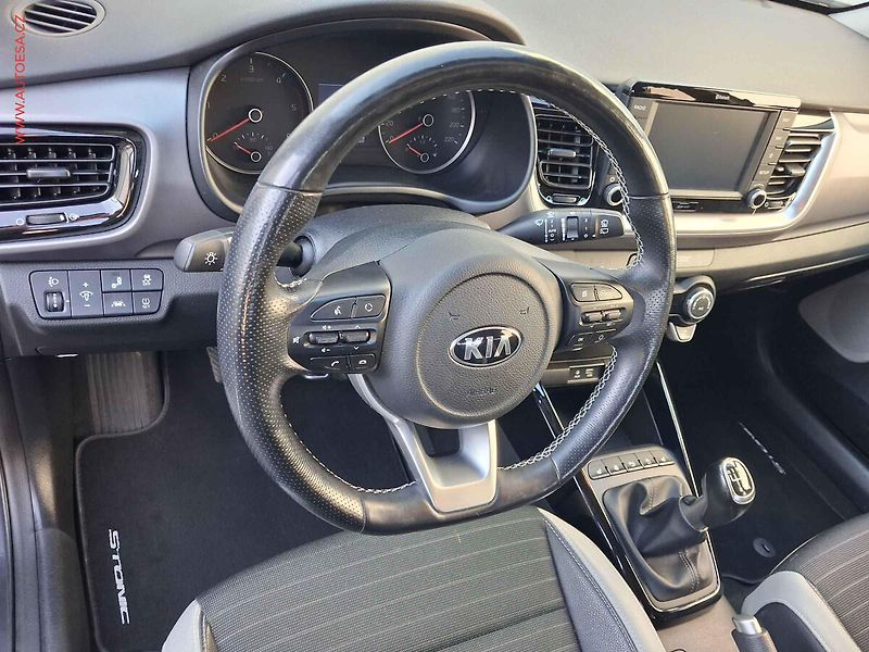 Kia Stonic (2019) 1.6 CRDi, Exclusive, TZ - fotka 13 z 20