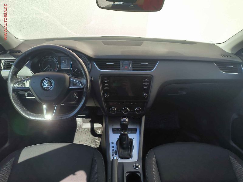 Škoda Octavia (2017) 2.0 TDi, Ambition, DSG, LED - fotka 8 z 24