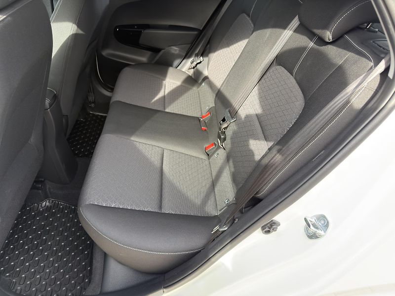 Kia Picanto 1.2-62kW,AUTOMAT,18TKM,GT-LINE - fotka 25 z 29